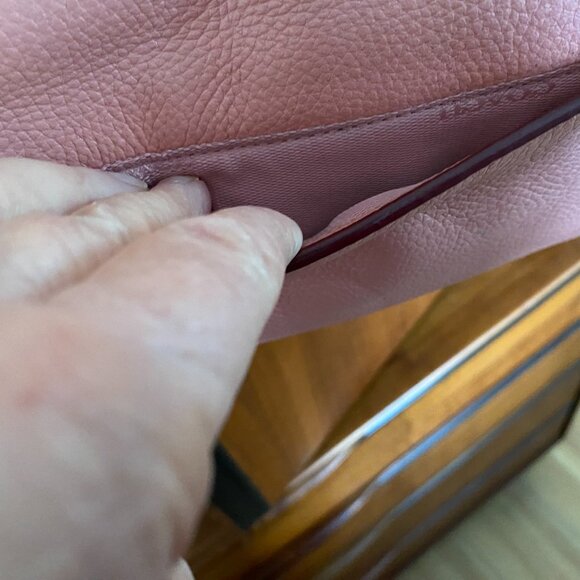 Authen COACH Leather Crossbody Bag. Flap w/Turn Lock Closure. Pink. Excel Cond'n - Picture 4 of 16